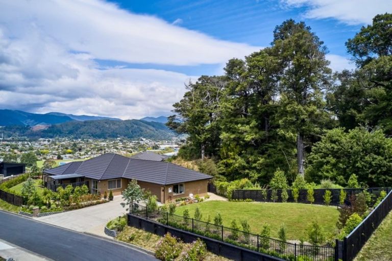 Photo of property in 2 Lila Gillies Lane, Riverstone Terraces, Upper Hutt, 5018
