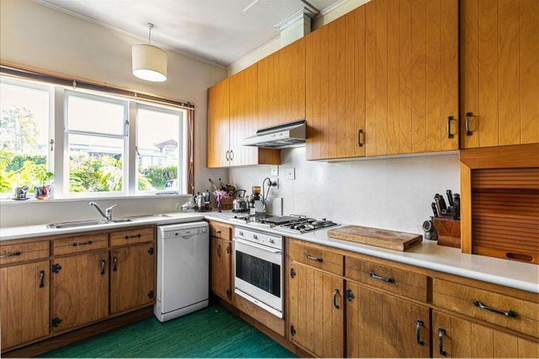 Photo of property in 18 Ngataringa Road, Devonport, Auckland, 0624