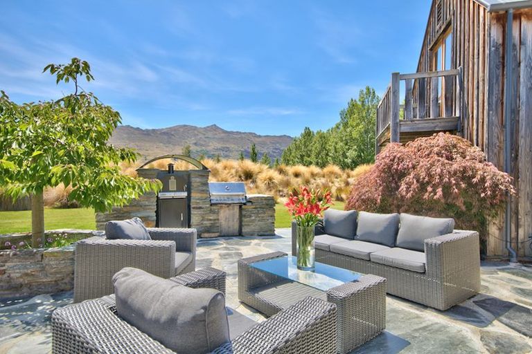 Photo of property in 31 Mountain View Road, Dalefield, Queenstown, 9371