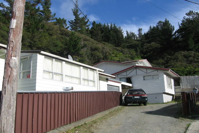 Photo of property in 2/22 Shackleton Grove, Stokes Valley, Lower Hutt, 5019