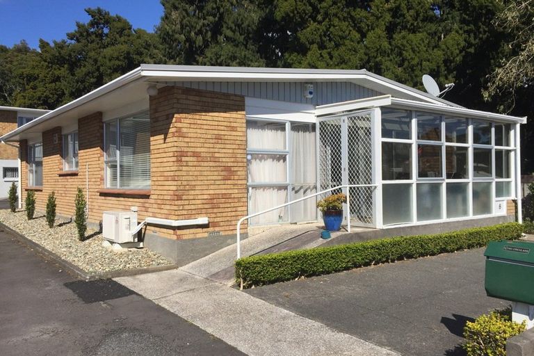 Photo of property in 4/6 Gilbert Street, New Plymouth, 4310