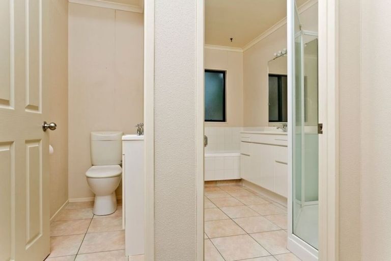 Photo of property in 16 Phoebe Meikle Place, Torbay, Auckland, 0630