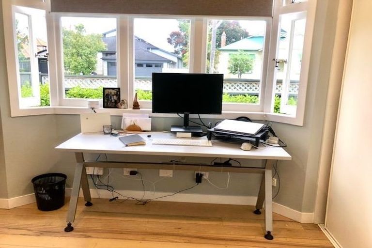 Photo of property in 11 Ocean View Road, Milford, Auckland, 0620