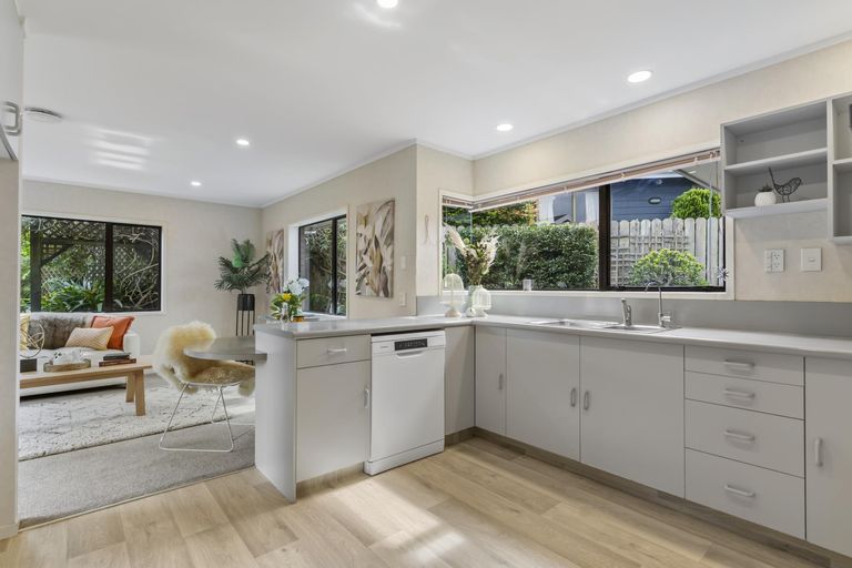 Photo of property in 17 Channing Crescent, Botany Downs, Auckland, 2010