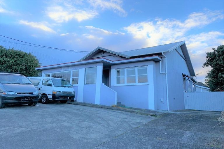 Photo of property in 2/221 Onewa Road, Birkenhead, Auckland, 0626
