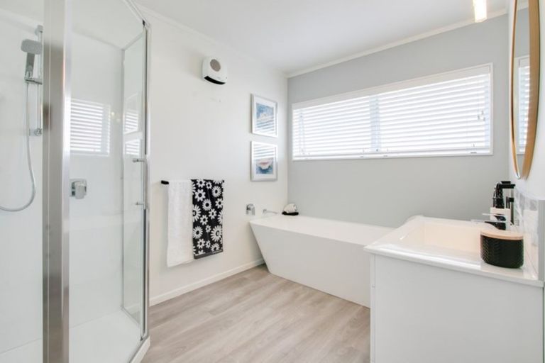 Photo of property in 2 Fern Grove, Taradale, Napier, 4112