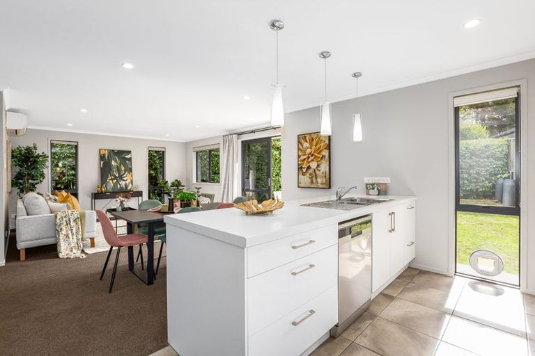 Photo of property in 31 Mooring Close, Whitby, Porirua, 5024