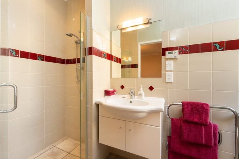 Photo of property in 10 Fairway Avenue, Mount Maunganui, 3116