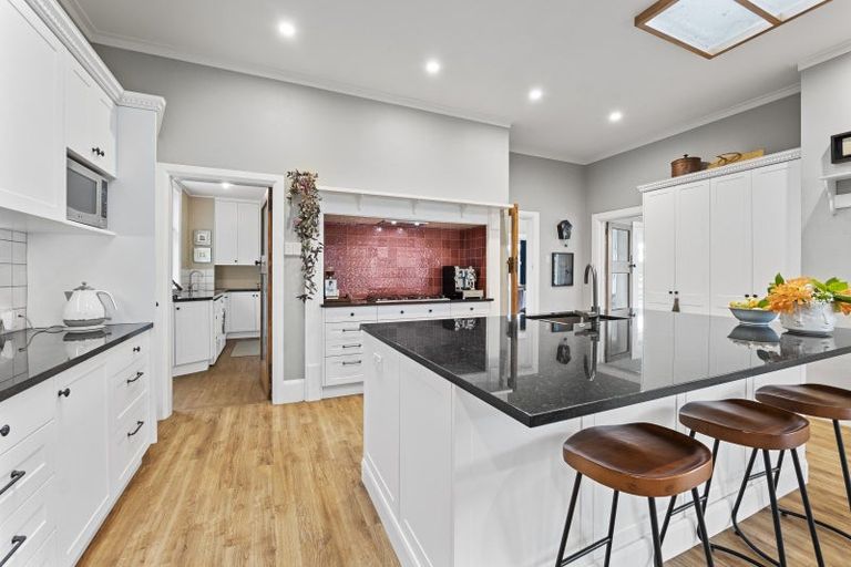 Photo of property in 18 Ridge Lane, New Plymouth, 4310