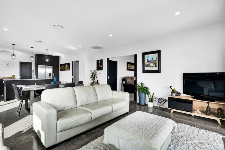 Photo of property in 4 Cessna Lane, Glen Avon, New Plymouth, 4312