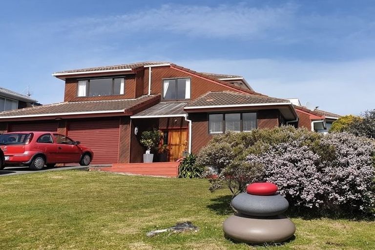 Photo of property in 14 Halladale Road, Papakowhai, Porirua, 5024