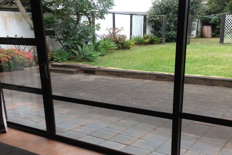 Photo of property in 2/27 Fortunes Road, Half Moon Bay, Auckland, 2012