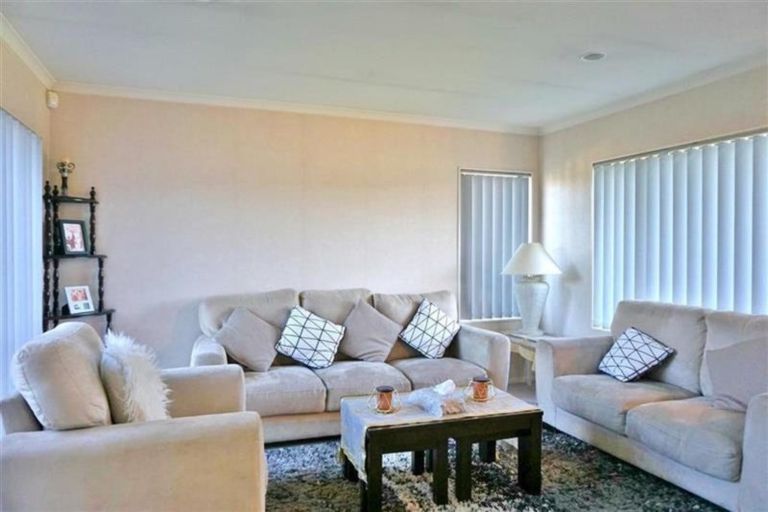 Photo of property in 45 Magic Way, Randwick Park, Auckland, 2105