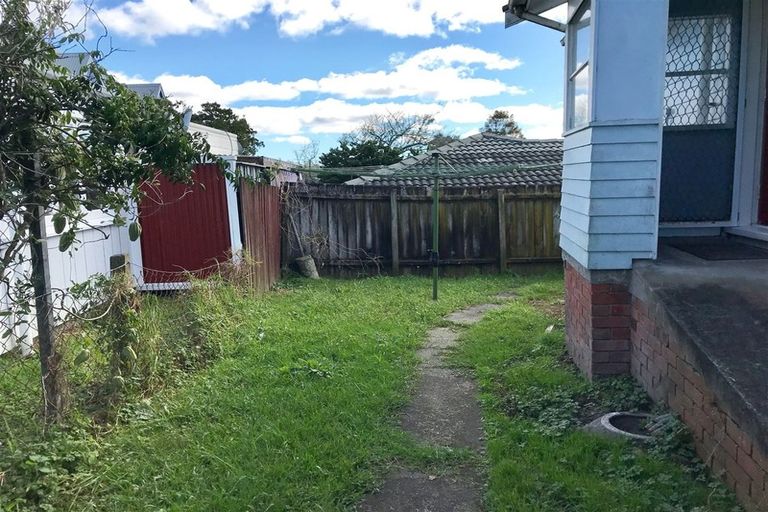 Photo of property in 28 Archibald Road, Kelston, Auckland, 0602
