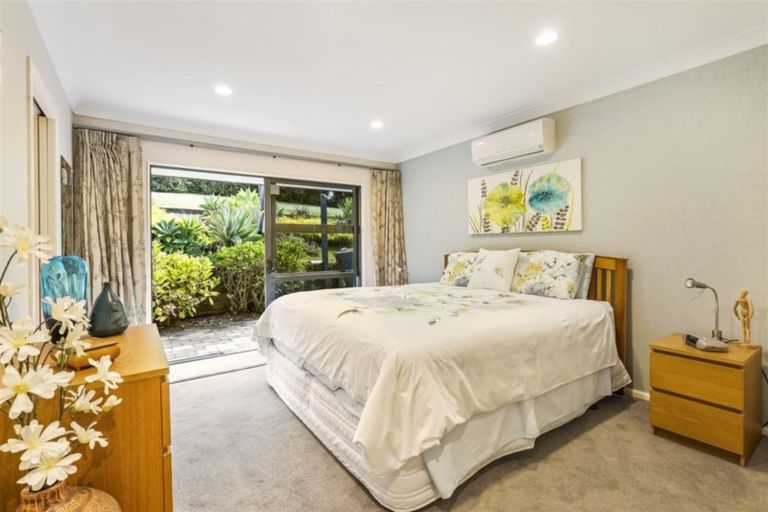 Photo of property in 12a Hobbs Road, Matakatia, Whangaparaoa, 0930