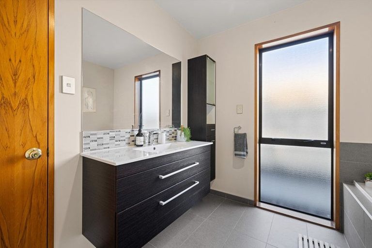 Photo of property in 184 Hawthornden Road, Avonhead, Christchurch, 8042