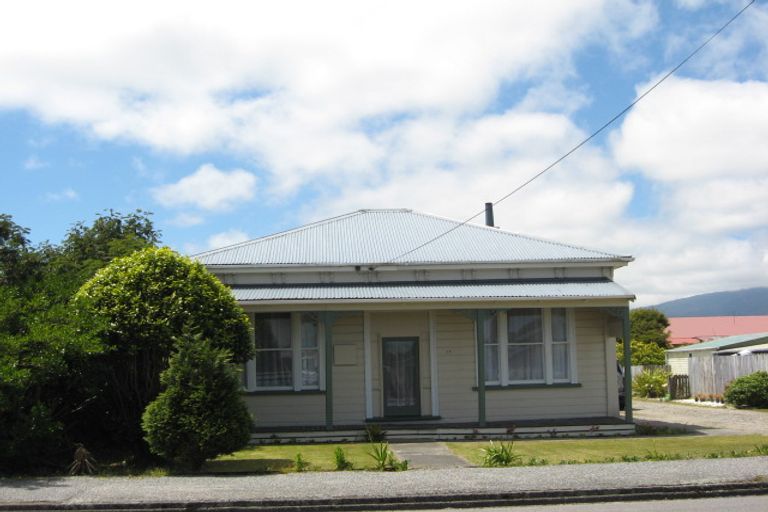 Photo of property in 17 Derby Street, Westport, 7825
