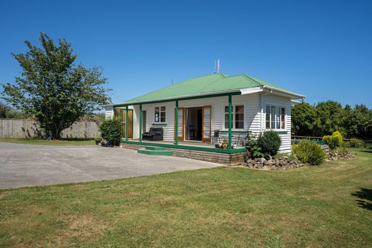 Photo of property in 35 North Manakau Road, Manakau, Levin, 5573