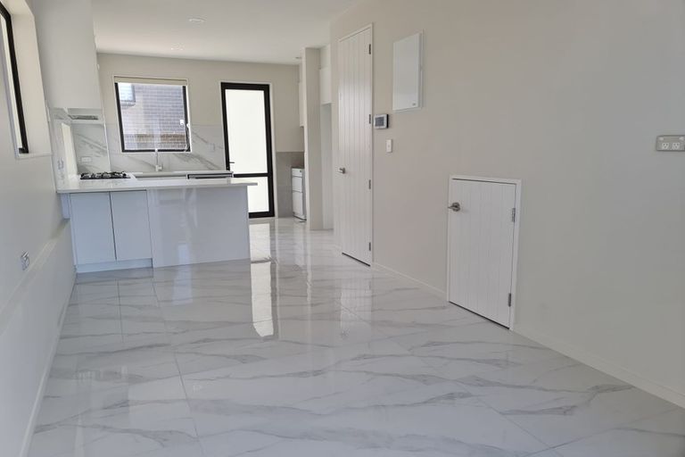 Photo of property in 2/532 Glenfield Road, Glenfield, Auckland, 0629