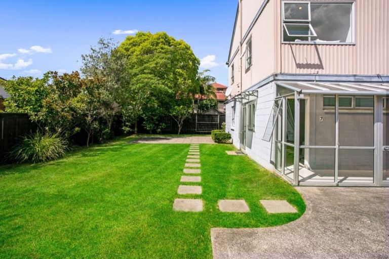 Photo of property in 7/23 Inverness Road, Browns Bay, Auckland, 0630
