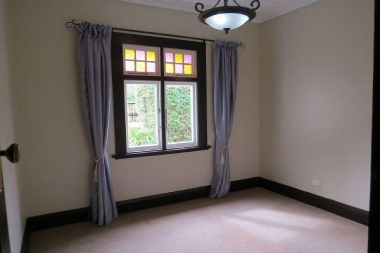 Photo of property in 221a Tukapa Street, Westown, New Plymouth, 4310