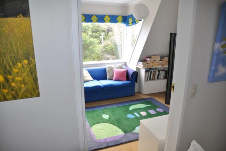 Photo of property in 124 Cheviot Road, Lowry Bay, Lower Hutt, 5013