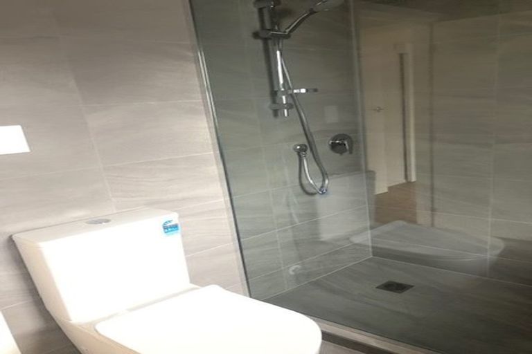 Photo of property in 1/3 Ocean View Road, Hillcrest, Auckland, 0627