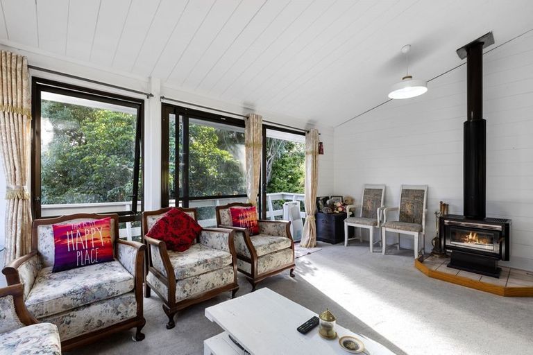 Photo of property in 43 Sartors Avenue, Northcross, Auckland, 0630