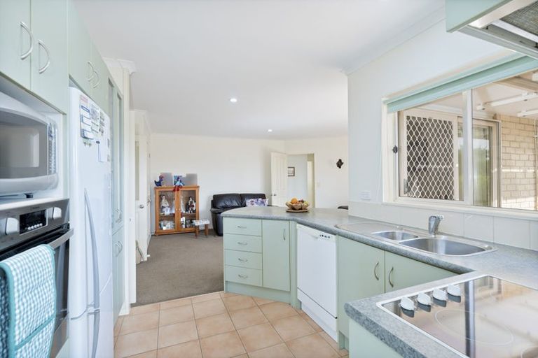 Photo of property in 4 Sandhurst Rise, Henderson, Auckland, 0612