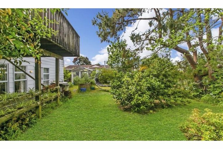 Photo of property in 9 Woodhouse Place, West Harbour, Auckland, 0618
