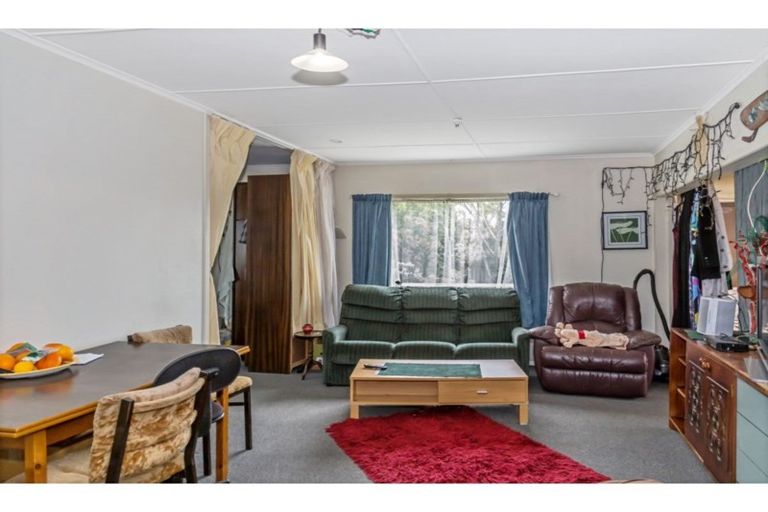 Photo of property in 118 Whangaparaoa Road, Red Beach, 0932