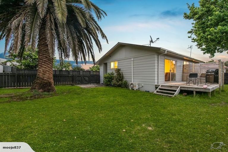 Photo of property in 2/13 Hamurana Place, Te Atatu Peninsula, Auckland, 0610