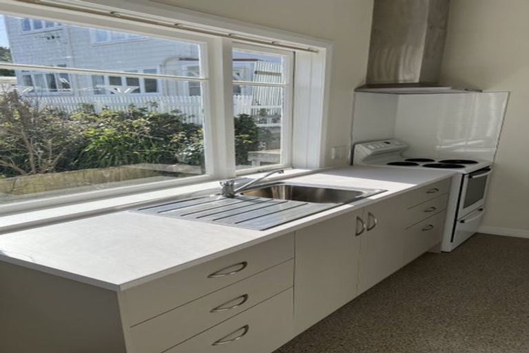 Photo of property in 22 Hawker Street, Mount Victoria, Wellington, 6011