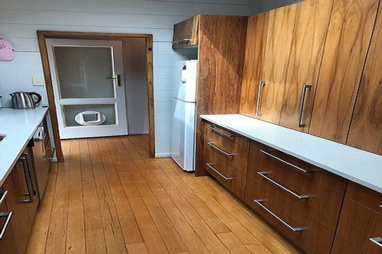 Photo of property in 2/23 Bevyn Street, Castor Bay, Auckland, 0620