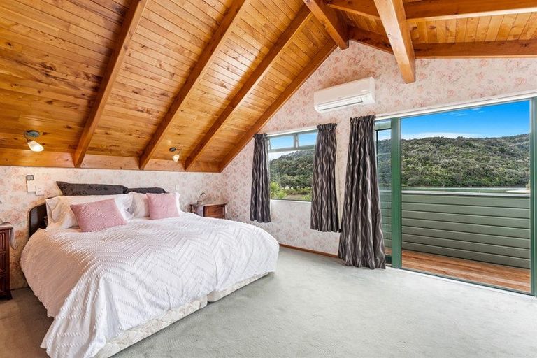 Photo of property in 8 Waiwera Road, Waiwera, Orewa, 0994