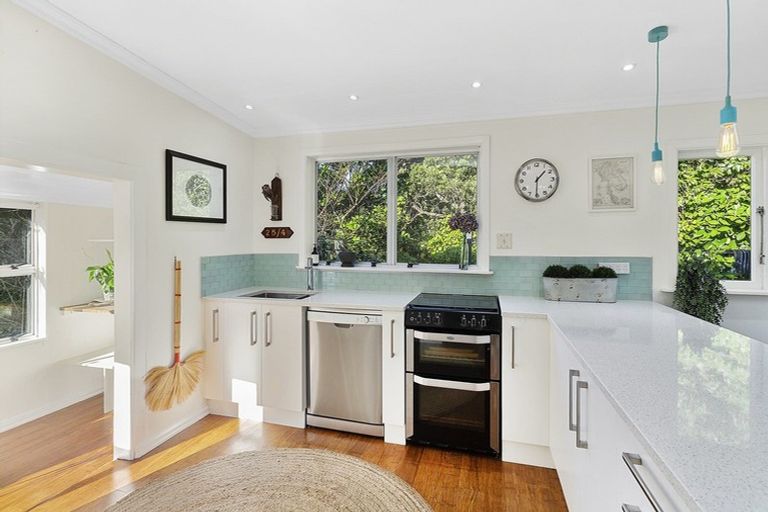 Photo of property in 38 View Road, Titahi Bay, Porirua, 5022