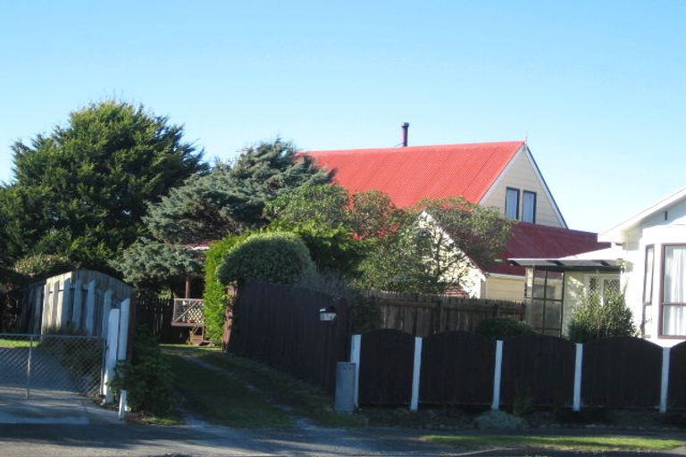 Photo of property in 34 Simcox Street, Otaki Beach, Otaki, 5512