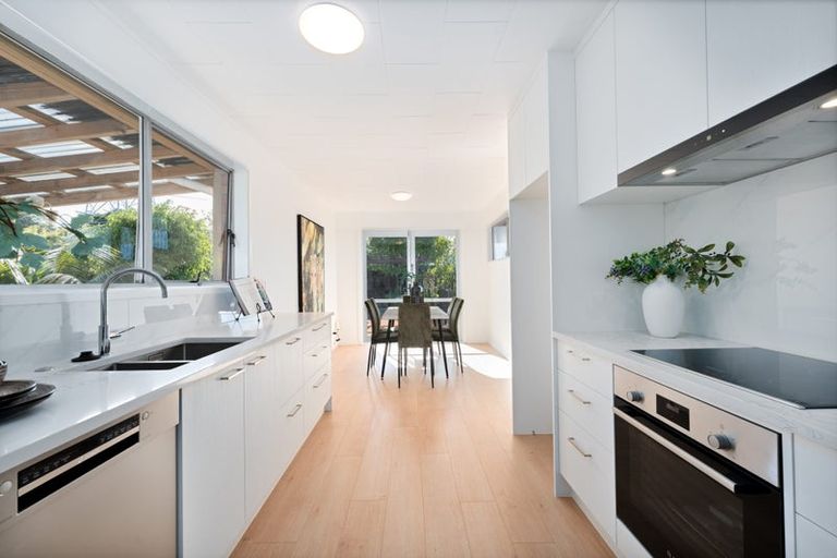 Photo of property in 14b Waimumu Road, Massey, Auckland, 0614