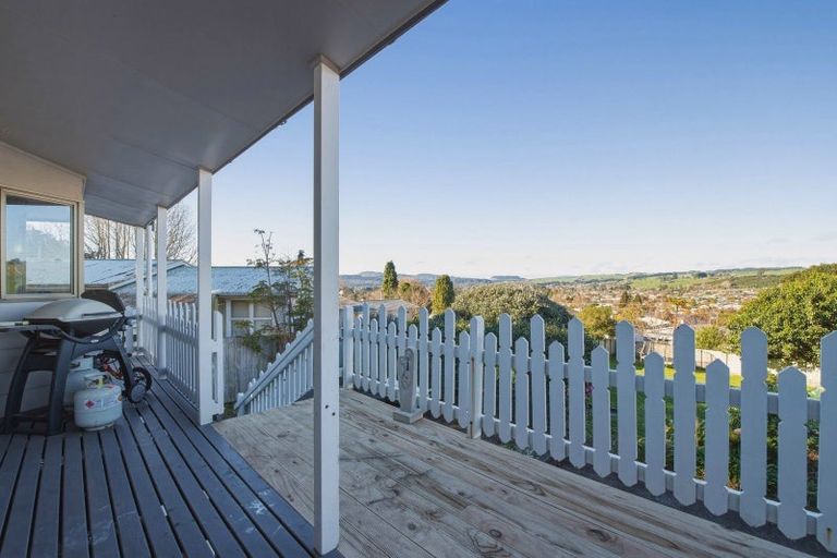 Photo of property in 17 Mountain Road, Western Heights, Rotorua, 3015