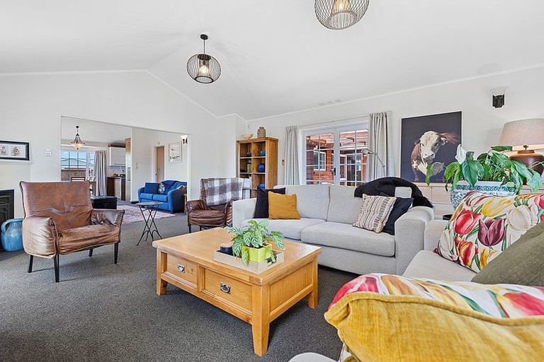 Photo of property in 35 Heta Road, Highlands Park, New Plymouth, 4312