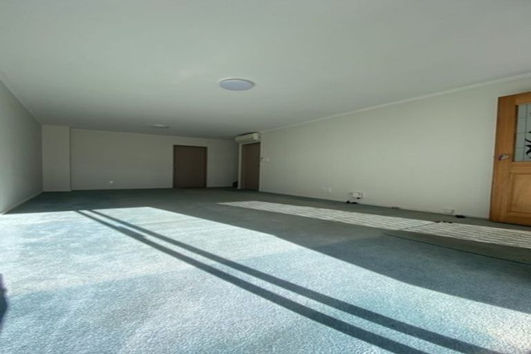 Photo of property in 2 Halyard Place, Whitby, Porirua, 5024