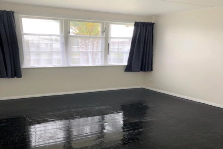 Photo of property in 10 Temuera Street, Otaki, 5512