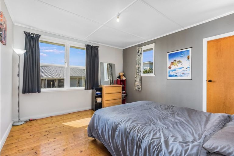 Photo of property in 67 Pikarere Street, Titahi Bay, Porirua, 5022