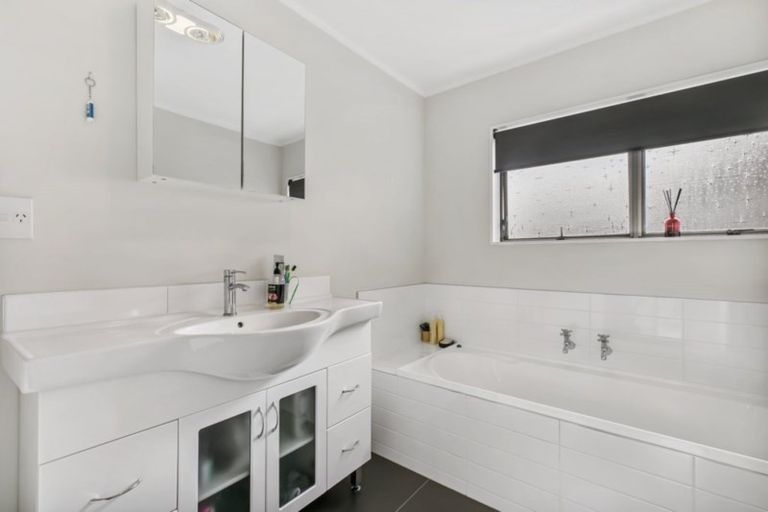 Photo of property in 2/79 Clark Road, Pahurehure, Papakura, 2113