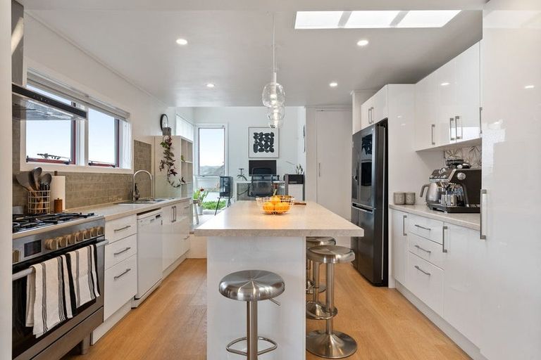 Photo of property in 81 Seaview Road, Paremata, Porirua, 5024