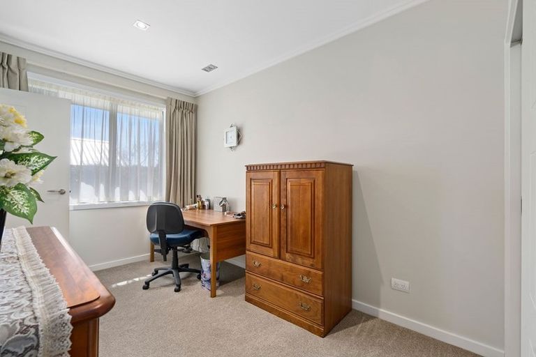 Photo of property in 12 Gleneagles Way, Waiwhakaiho, New Plymouth, 4312