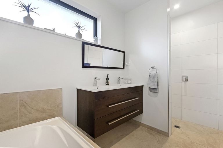 Photo of property in 517 Marine Parade, South New Brighton, Christchurch, 8062