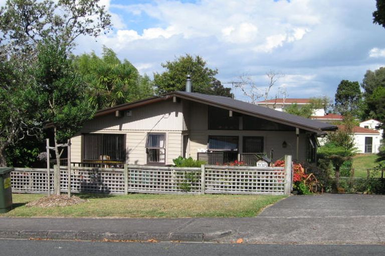 Photo of property in 108 Cliff View Drive, Green Bay, Auckland, 0604