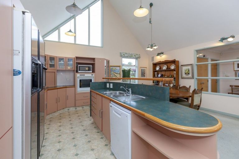 Photo of property in 18 Falla Street, Paraparaumu Beach, Paraparaumu, 5032