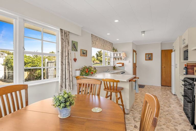 Photo of property in 34 Herbert Avenue, Cloverlea, Palmerston North, 4412